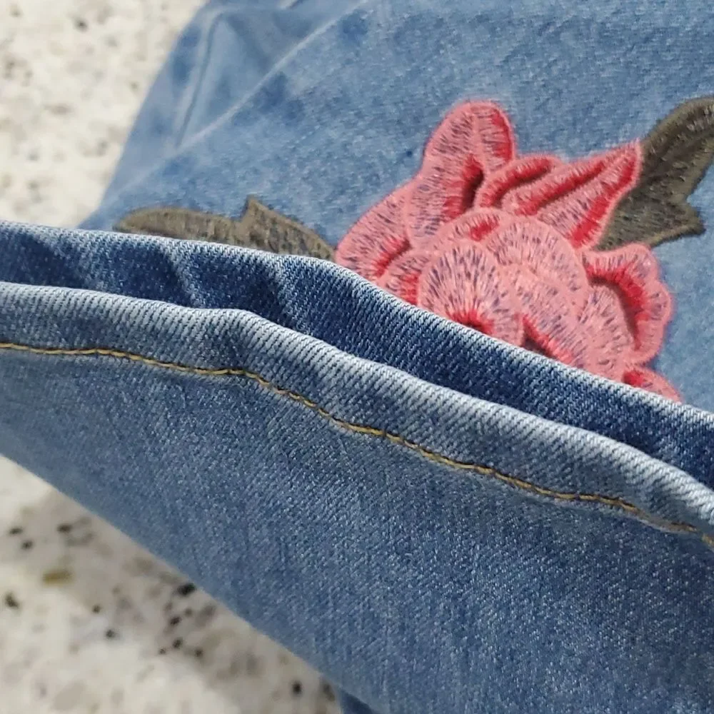 VENUS Women’s Bootcut Embroidered Floral Jeans Size 6